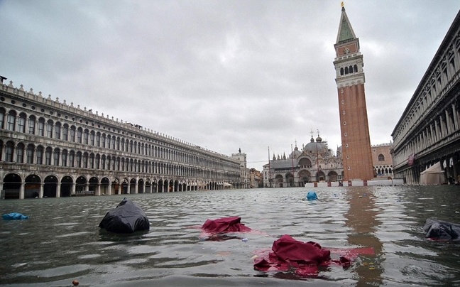 Πλημμύρισε το 70% του κέντρου της Βενετίας (pics)