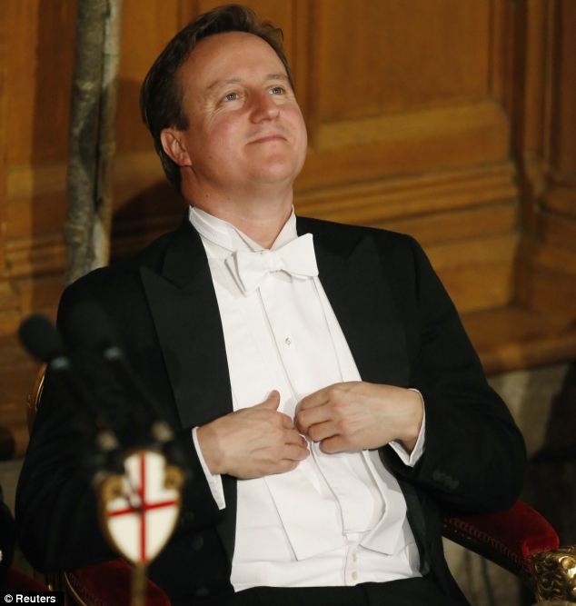 O πρωθυπουργός της Βρετανίας ξέχασε να... κουμπωθεί! (pics)