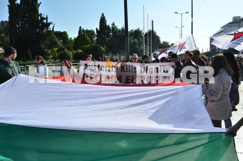 Συγκέντρωση έξω από τη Βουλή: «Μας προκαλείτε ασφυξία» (pics)