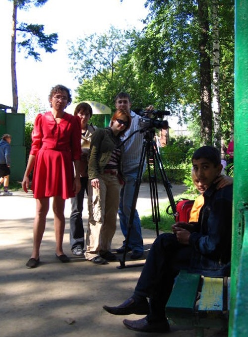 Κυκλοφορεί με... σημαία του μια φούστα!