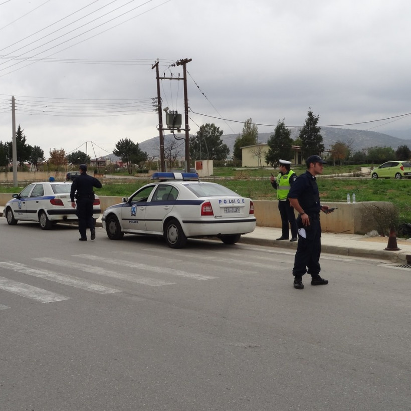 Δεκάδες συλλήψεις και προσαγωγές στο Ζεφύρι (pics)