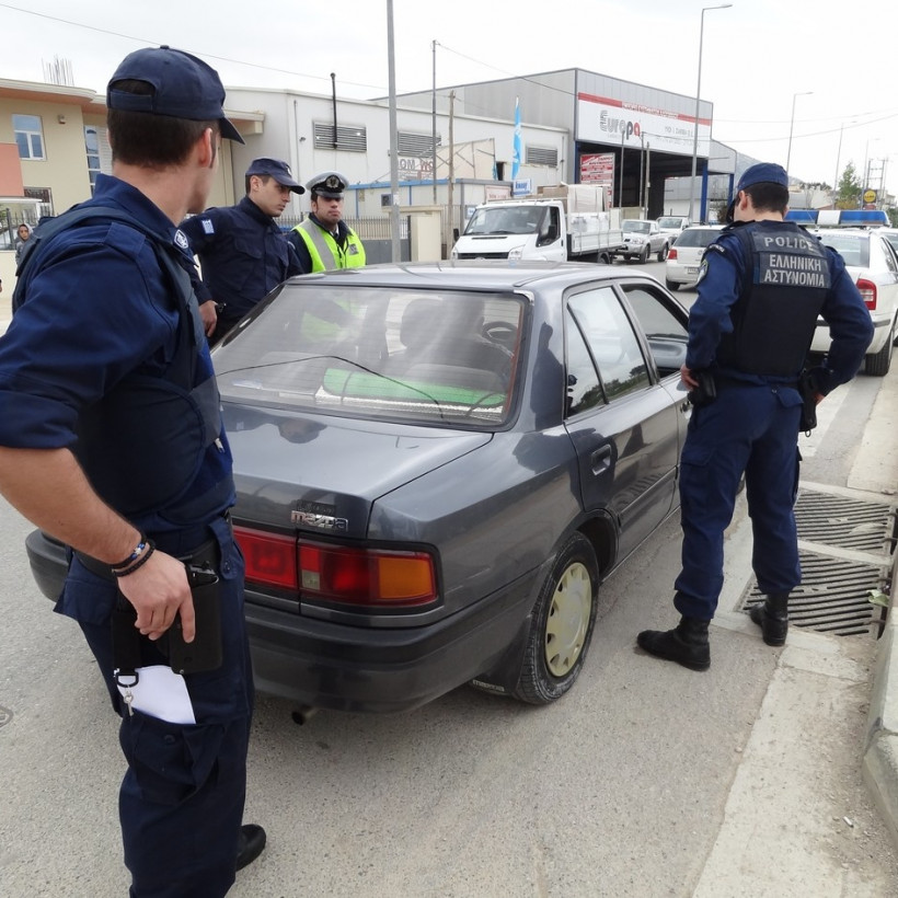 Δεκάδες συλλήψεις και προσαγωγές στο Ζεφύρι (pics)