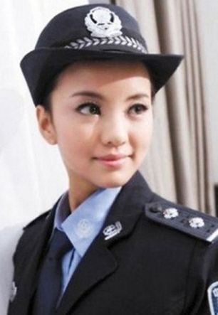 9 μήνες φυλάκιση για την σέξι... αστυνομικίνα του Facebook! (pics)