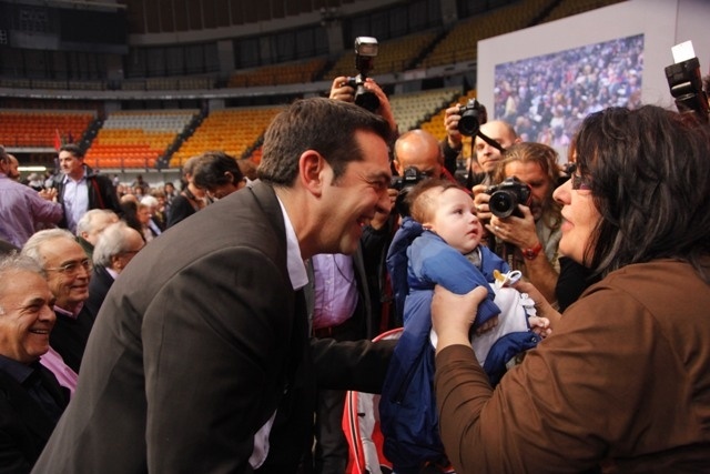 Δείτε το μωρό που ξετρέλανε τον Τσίπρα!(pics)