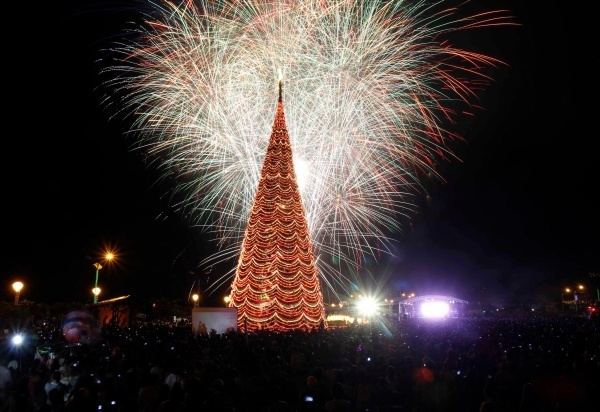 «Μύρισε» Χριστούγεννα σε όλον τον κόσμο!(pics)