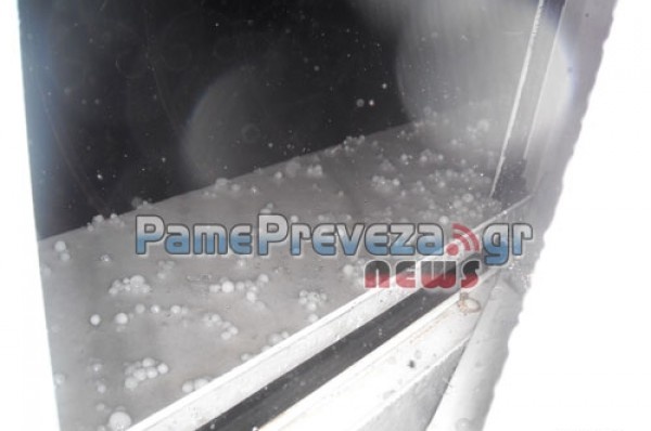 Βίντεο: Απίστευτο χαλάζι στην Πρέβεζα