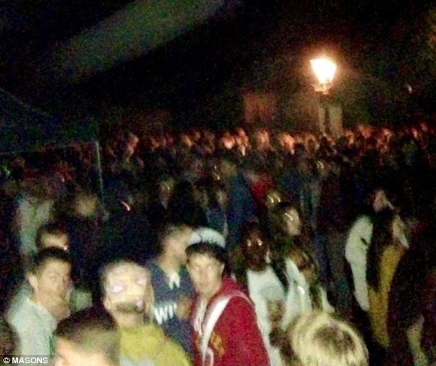 Τι να κάνεις για να έρθουν 1.000 άτομα (και η αστυνομία) στο πάρτι σου