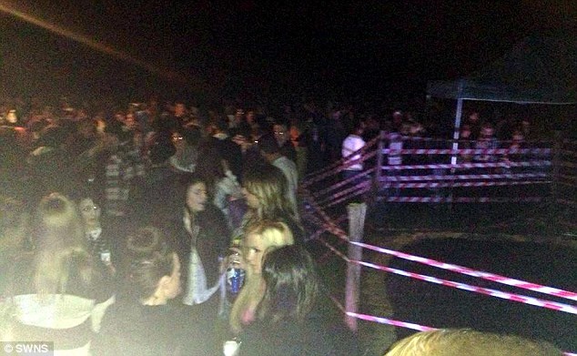 Τι να κάνεις για να έρθουν 1.000 άτομα (και η αστυνομία) στο πάρτι σου