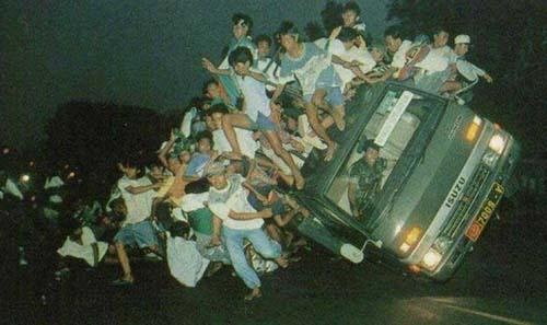 Απίθανες φωτογραφίες: Άνθρωποι που φλερτάρουν με τον θάνατο