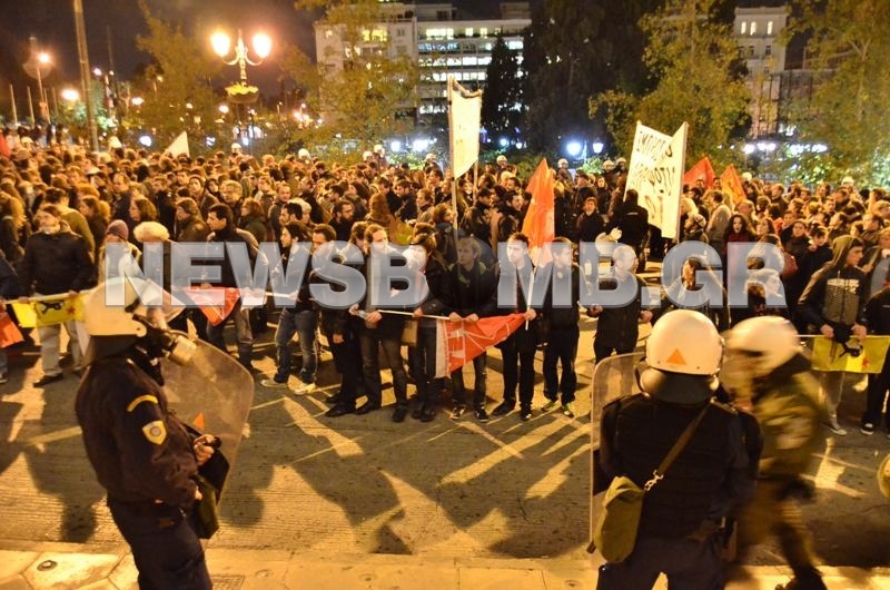 Σε εξέλιξη η πορεία για τη μνήμη του Αλέξη