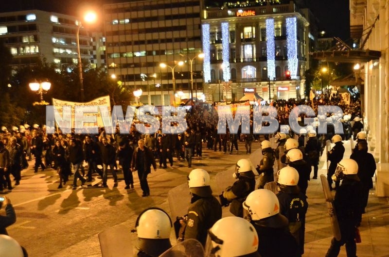 Σε εξέλιξη η πορεία για τη μνήμη του Αλέξη