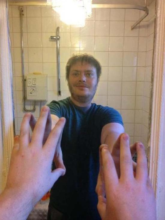 Σταμάτα να βγάζεις φωτογραφίες μπροστά από τον καθρέφτη!