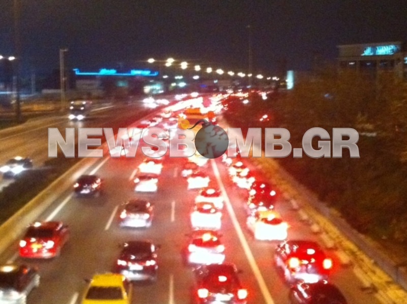 ΤΩΡΑ: Κυκλοφοριακό αλαλούμ στην εθνική οδό Αθηνών–Λαμίας