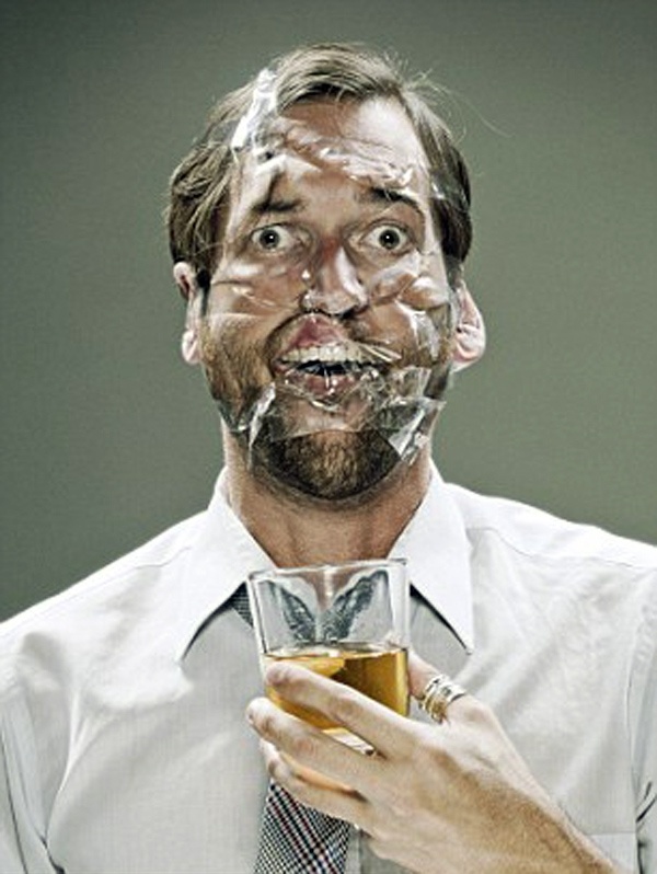 Μαντέψτε τι παραμόρφωσε τα πρόσωπά τους! (pics)