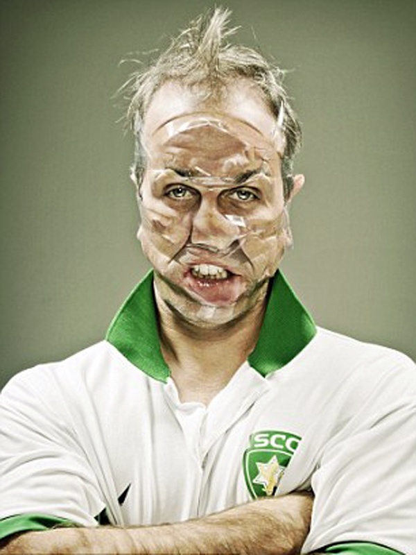 Μαντέψτε τι παραμόρφωσε τα πρόσωπά τους! (pics)