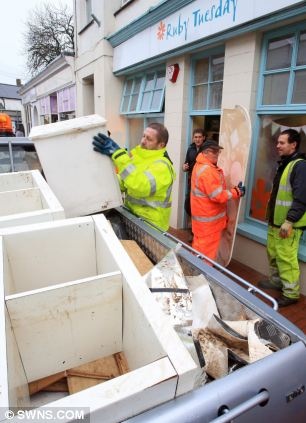 «Βούλιαξε»  η Βρετανία (pics)