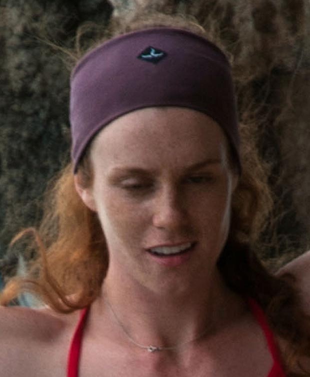 Περπάτησε... γυμνή πάνω σε ένα σκοινί σε ύψος 35 μέτρα (pics)