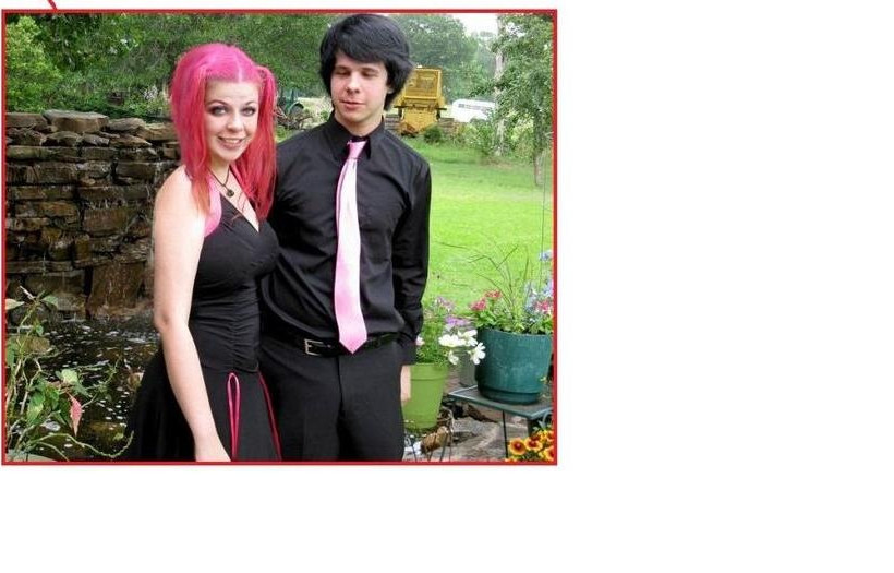 Δείτε πως έκανε την φωτογραφία της κοπέλας του στο Facebook!