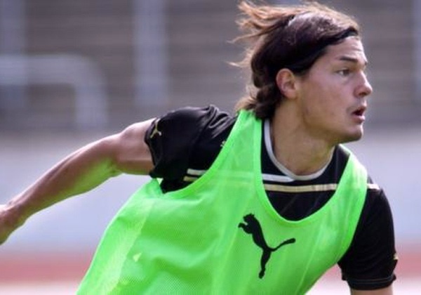 Πασίγνωστος ποδοσφαιριστής είχε ερωτική σχέση με... 14χρονη!