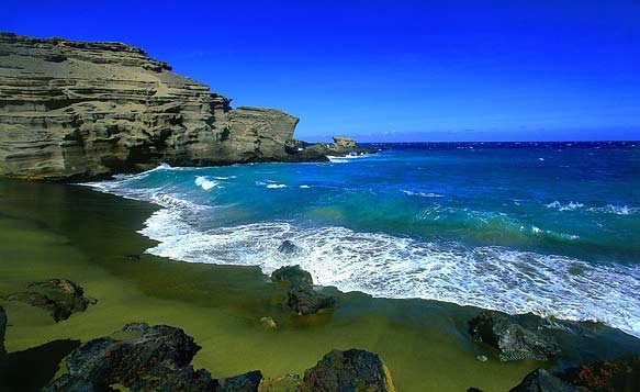 Εντυπωσιακό: Παράξενη παραλία με… πράσινη άμμο!