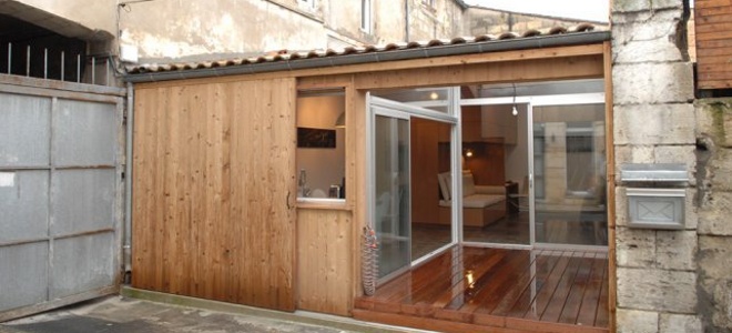 Απίθανες φωτογραφίες: Μετέτρεψε το γκαράζ σε σπίτι λόγω κρίσης