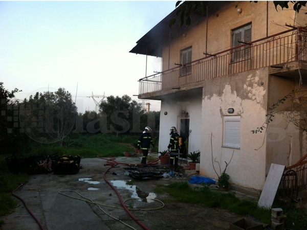 Έβλεπαν το σπίτι τους να καίγεται (pics - vid)