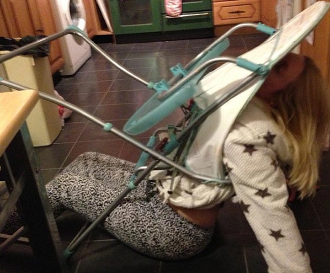 Απίστευτο: Δείτε που και πώς κατάφερε να μπλεχτεί αυτή η γυναίκα