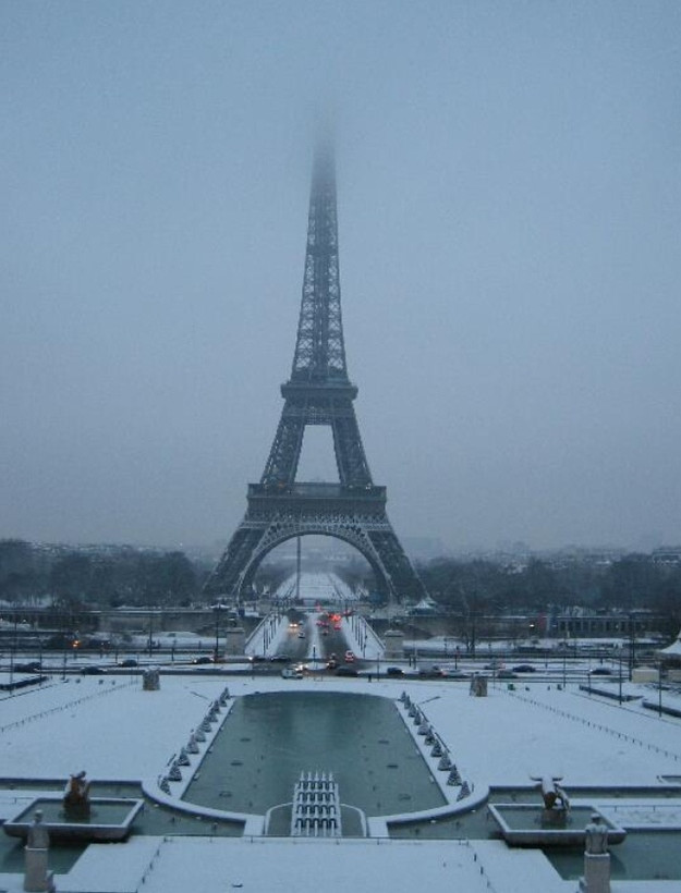 Εκπληκτικές φωτογραφίες του χιονισμένου Παρισιού
