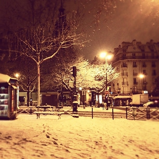 Εκπληκτικές φωτογραφίες του χιονισμένου Παρισιού