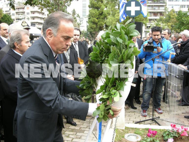 Ο Β. Μιχαλολιάκος τιμά τον Βλαχάκο - Οι πρώτες εικόνες 