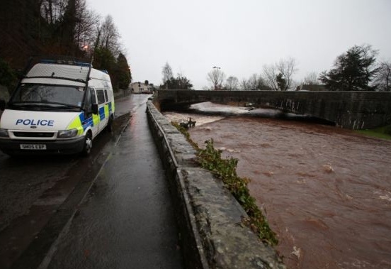 Εκπέμπουν συναγερμό για τις πλημμύρες- Βυθίζονται περιοχές(pics)