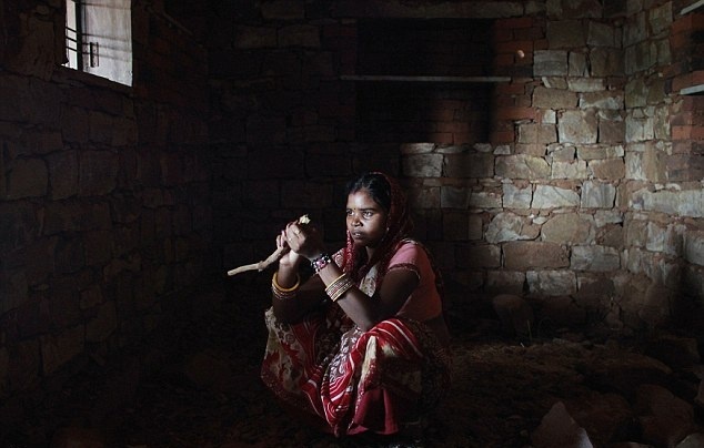 Νύφη στα 11, μητέρα στα 14 (pics)