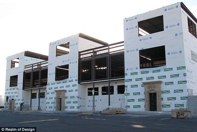 Η πολυτελής βίλα που είναι φτιαγμένη από... 500.000 μπουκάλια μπύρας!