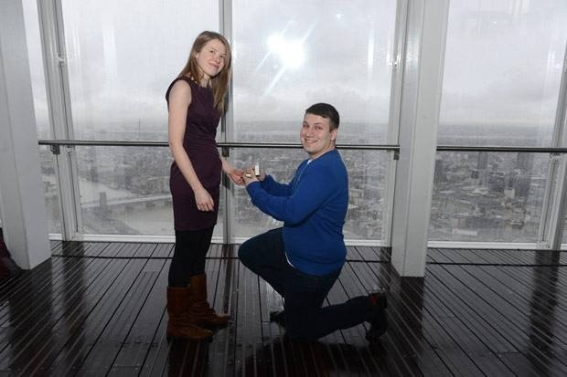 Έλληνας σημαίνει πρωτοτυπία: Της έκανε πρόταση γάμου στα 309,6 μέτρα!