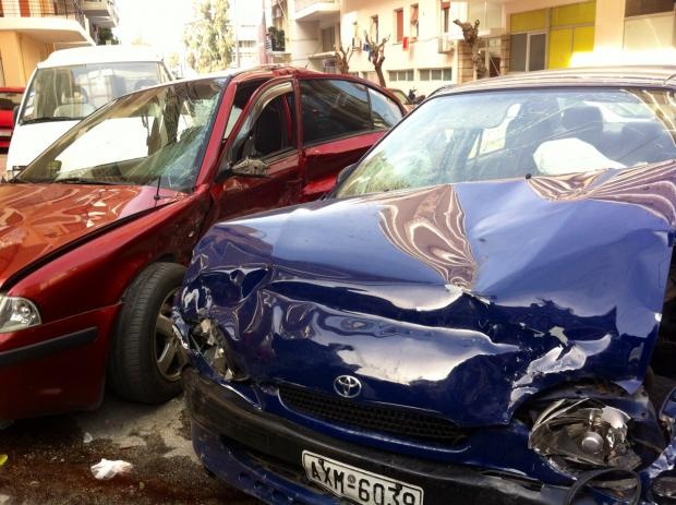 Πάτρα: Σύγκρουση Ι.Χ. με ταξί - Τραυματίες οδηγοί (pics)