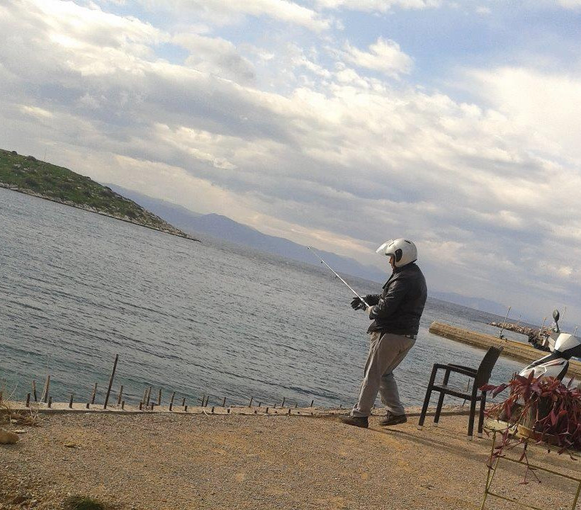 Κορυφαία φώτο: Ο Έλληνας ψαράς που σαρώνει στο Facebook