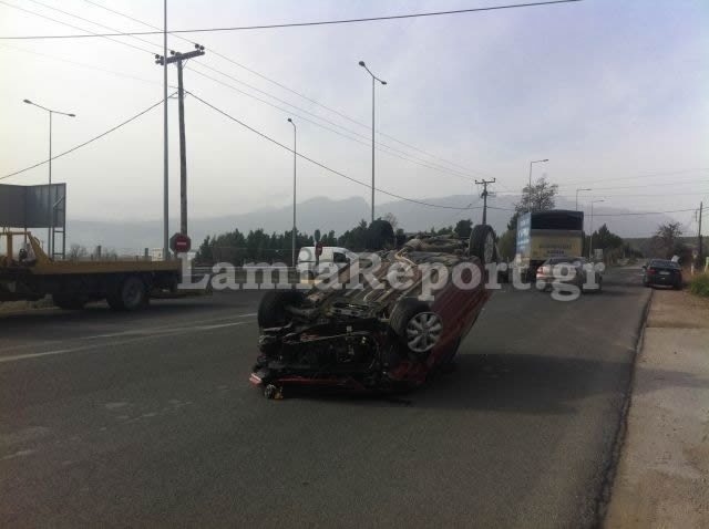 Τροχαίο με δύο τραυματίες στη Λαμία (pics)