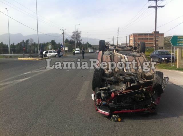 Τροχαίο με δύο τραυματίες στη Λαμία (pics)