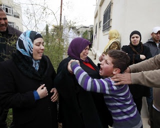 Οι φωτογραφίες του μικρού παλαιστίνιου που συγκλόνισαν τον πλανήτη