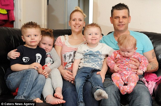 Συγκλονιστικό: Δίχρονο αγοράκι σε σώμα...80άρη!