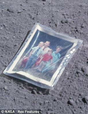 Συγκινητικό: Δείτε τι άφησε ένας αστροναύτης στη Σελήνη πριν 41 χρόνια