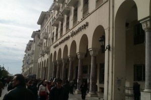 Οι υπάλληλοι του ΙΚΑ έστησαν αντίσκηνα και φέρετρα (pics)