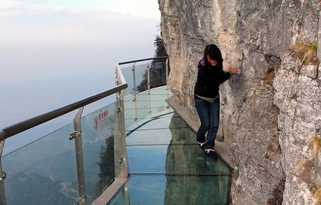 Περπατώντας πάνω από το απόλυτο χάος (pics)