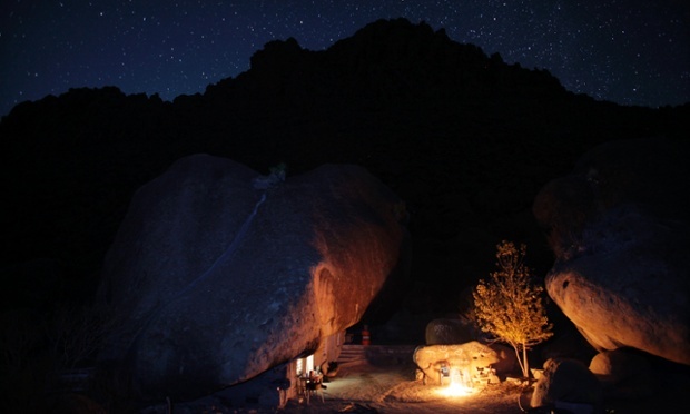 Ο άνθρωπος που ζει κάτω από ένα βράχο (pics)