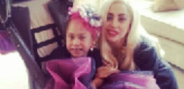 Lady Gaga: Μετά το χειρουργείο επισκέφθηκε άρρωστη θαυμάστριά της!