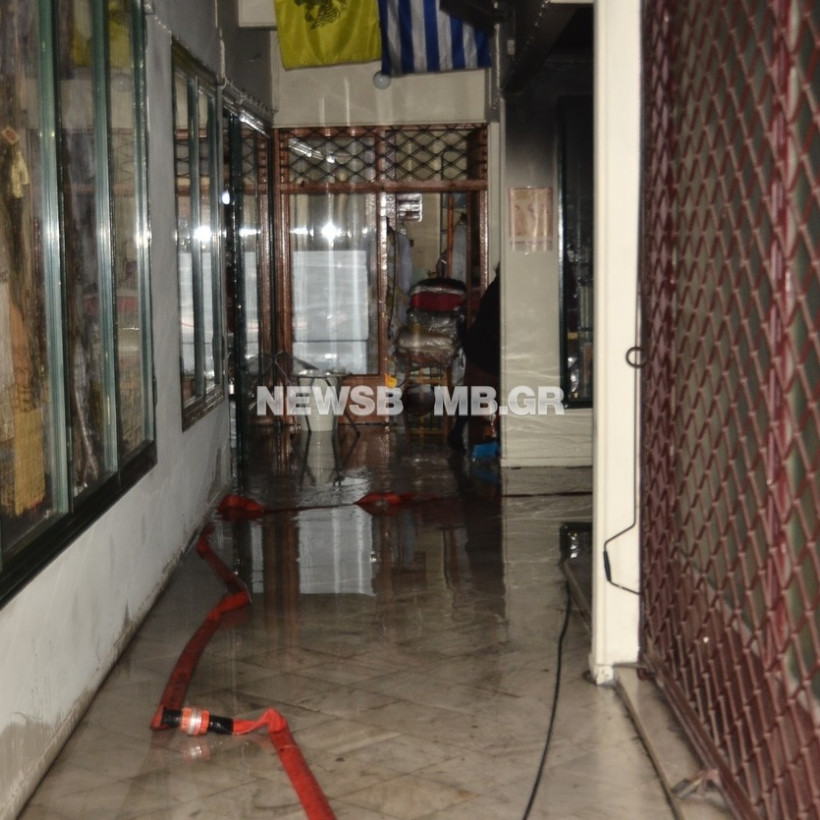 Τέλος ο πύρινος εφιάλτης στο κτίριο στην Αιόλου (pics)