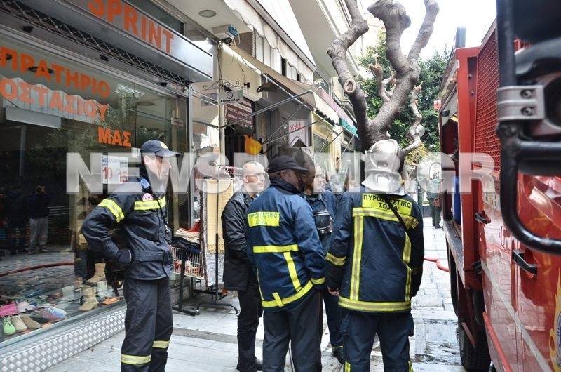Τέλος ο πύρινος εφιάλτης στο κτίριο στην Αιόλου (pics)