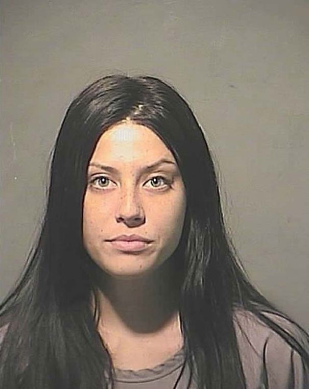 2,5 χρόνια συλλήψεων μιας κοπέλας μέσα από φωτογραφίες