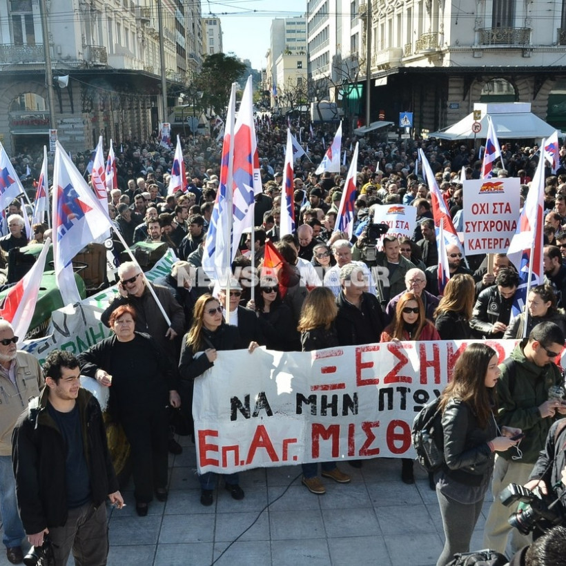 Σε εξέλιξη οι συγκεντρώσεις σε όλη τη χώρα (pics+vids)