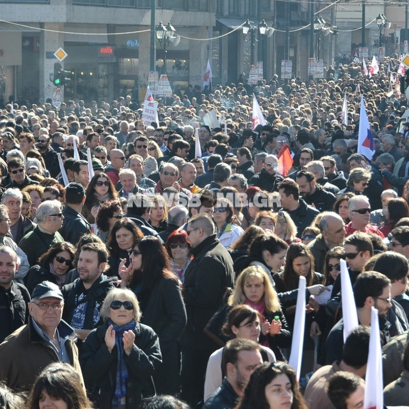 Σε εξέλιξη οι συγκεντρώσεις σε όλη τη χώρα (pics+vids)